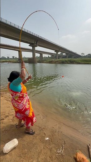 Village technique woman catch catfish in amazing river and used fish food #bass #viral #fish