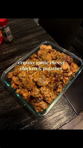 Creamy garlic cheesy chicken and potatoes . 502 Calories | 53g Protein | 38g Carbs | 15g Fat *totally forgot to mention * Air Fry for 18-20 mins at 200C / 400F or Oven Bake for 20-23 mins at 200C