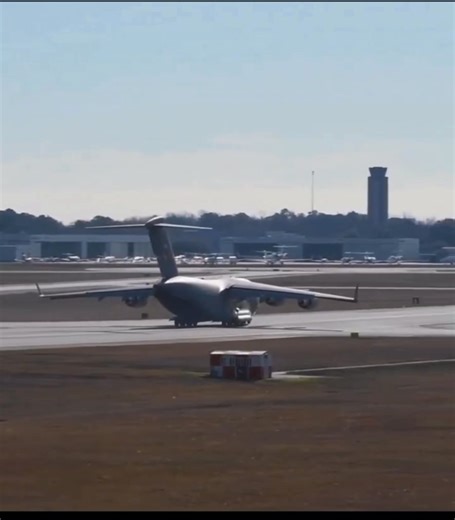 🇻🇪🇺🇸🚨URGENTE | El Pentágono Comienza Movilización Aérea Masiva El Pentágono ha intensificado de manera alarmante su presencia militar en la región del Caribe durante las últimas 24 horas, en cumplimiento de órdenes directas del presidente Trump. Esta escalada formaría parte de una inminente acción militar en contra del régimen de Nicolás Maduro, precedida por el despliegue de cazas F-35, buques de guerra y miles de efectivos militares en aguas cercanas a territorio venezolano. Un convoy aér