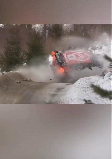 🚨 OFF-ROAD 😱 | The Citroën C3 WRC miraculously gets going again ❄️🔥