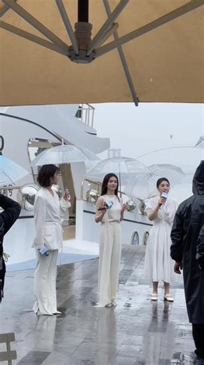 520上海下暴雨也下仙女！#陈昊宇 #女明星 #上海 #演员