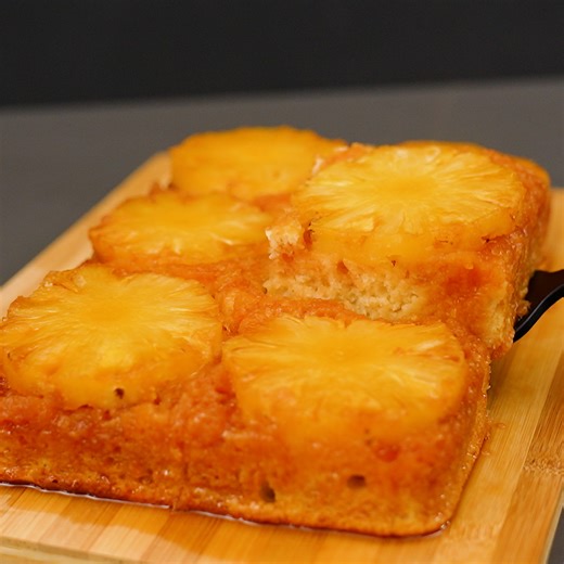 Je parie que c'est la meilleure recette de gâteau à l'ananas caramélisé que vous verrez jamais. | Les recettes d'Anna