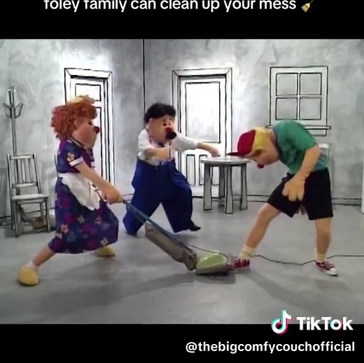 The Big Comfy Couch: Cleaning with the Foley Family