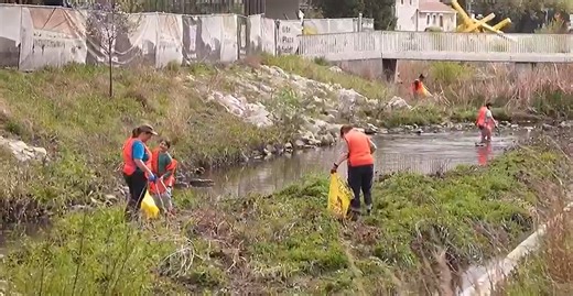 Springfield Art Museum hosts monthly Fassnight Creek cleanup event