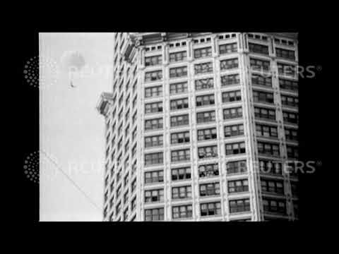 1922 Mink De Ronda parachutes from a skyscraper