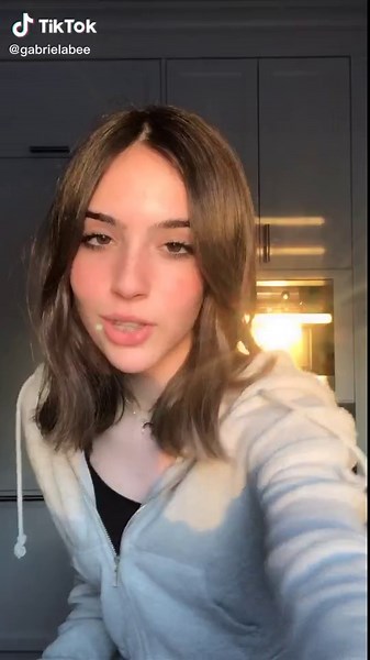 Gabriela Bee's Electrifying Dance to 'Supalonely'