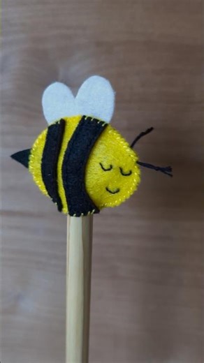 How to make a DIY finger puppet #fingerpuppet #feltcrafts #freepattern #springcrafts #tutorial #diy