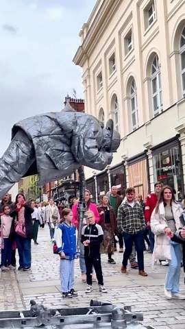 Street Acting with public interaction and reactions 6.#livingstatue #floating #performer #art #works