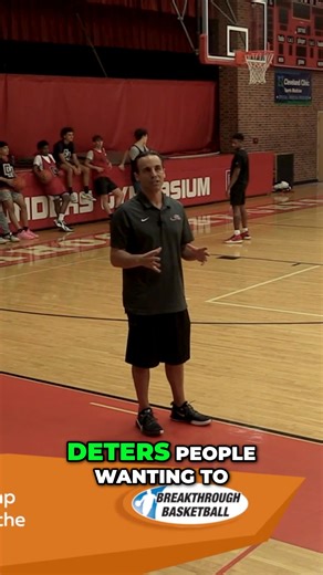 Use The 'Vision Drill' For An Advantage On Offense Keeping the ball in the middle of the floor deters defensive traps and empowers the offense. This drill from the Press Break Mastery System with Coach Mike Tartara emphasizes maintaining awareness of your surroundings, seeing opponents coming, and keeping your eyes up. A crucial takeaway: If you can see the defender's profile, you're likely safe. If you can't see their face, be prepared for a trap. This awareness is critical for navigating press