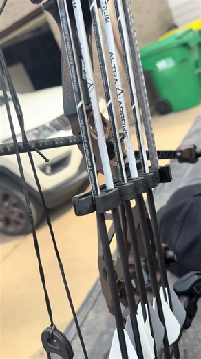 Picked up the new Mathew’s ARC 34 from @Snow’s Indoor Outfitters this morning. Huge thanks to Kyle who set me up for the upcoming season. Check them out if you’re in the area!