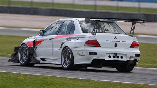 Mitsubishi EVO 8 RSR turbo zvuk a plná akcelerace