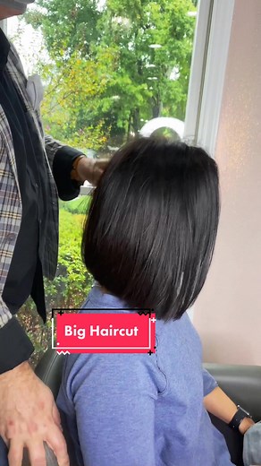 This is how teststrands are born 😉 I’m talking years of dark dye on these strands 🙌🏻 #teststrand #OneSliceChallenge #hairtok #919 #haircut #nc #hi