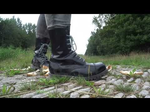 Shellys Ranger / Army Boots food stomp, trample bread slices