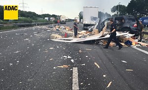 62K views · 408 reactions | Helfen statt gaffen  Die Crews der ADAC Luftrettung werden fast täglich bei ihren Einsätzen behindert. | ADAC | Facebook