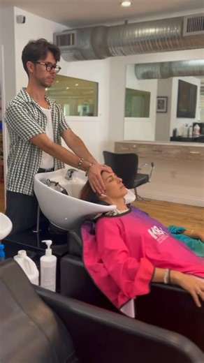 Red Salon 🇫🇷 on Instagram: "🌿 Discover Adrien’s Cranial Shiatsu Massage 🌿 This ancient Japanese technique works on pressure points around the head, neck, and shoulders to: ✨ Relieve stress & anxiety ✨ Improve circulation & oxygen flow ✨ Release muscle tension in scalp & jaw ✨ Reduce headaches & migraines ✨ Promote deeper, restful sleep ✨ Boost focus, clarity & relaxation ✨ Support overall energy balance (Qi flow) It’s more than a massage — it’s a full reset for your mind and body. 💆‍♀️✨ #Cr