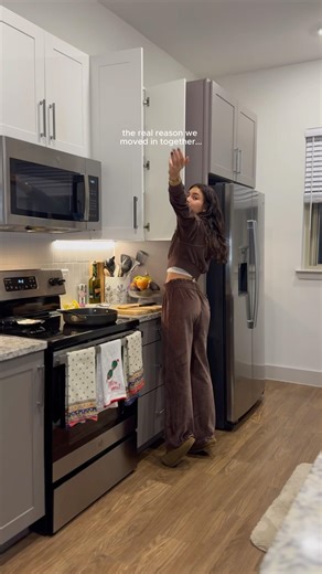 Perks of having a tall man😂😂 #shorts #couplecomedy #couple