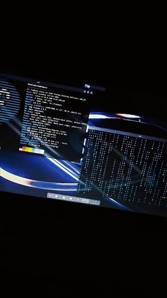 Fedora ou Arch ? #fedora #arch #linux #informatique #tech #techtok #edit #computer #hyprland #kdeplasma Et vous, quelle est votre distribution Linux préférée ?
