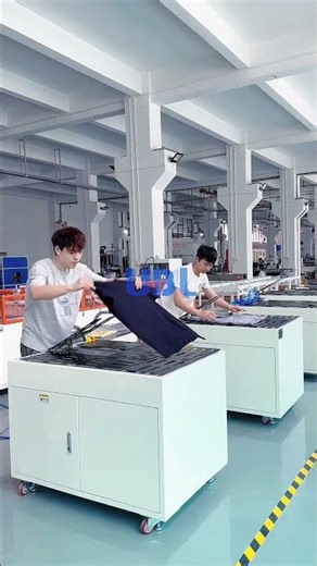 Single-station clothing folding machine
