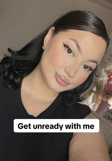 Get unready with me: كيف نزيل المكياج وندير روتين تنظيف الوجه