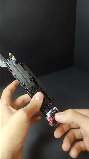 “This LEGO Knife Opens Itself! (Automatic Mechanism)”