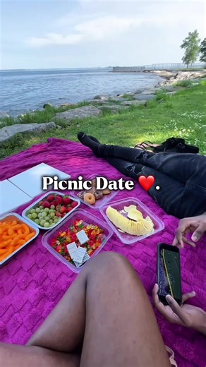 My First Picnic Experience: A Colorful Day Out