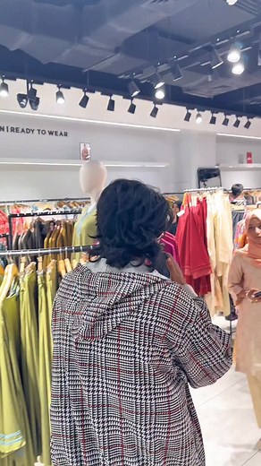 95K views · 20K reactions | 5 minute shopping with my random subscriber  #shopping #challenge #with #random #subscriber #24hourschallenge #shorts #giveaway #free #alphabets #money #moneychallenge #givingmoney #subscribe #tiktok #fyp #typ> #fypシ゚ #fypviralシシ゚ #ayaankivines #funny #funnychallenge #foryoupage #reels #reelsinstagram #pleaseuntrezzemyaccount | Ayaan Ki Vines | Facebook