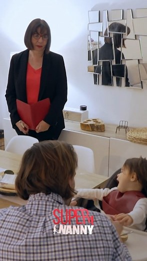 🍽️ On peut dire que les dîners sont mouvementés dans cette famille ! ➡️ Un épisode inédit de #Supernanny à retrouver sur MYTF1 ! | SUPER NANNY
