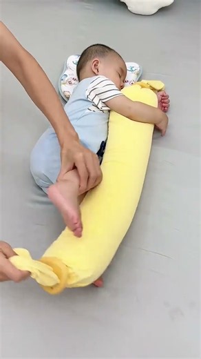 Amazing Baby Sleeping Position Hack 😍 | Smart Parenting Tip 👶✨