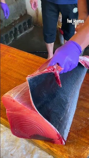 Insane massive Akami cut for sushi masterpiece ✨🐟 #SushiLovers #AkamiTrim #FoodTok