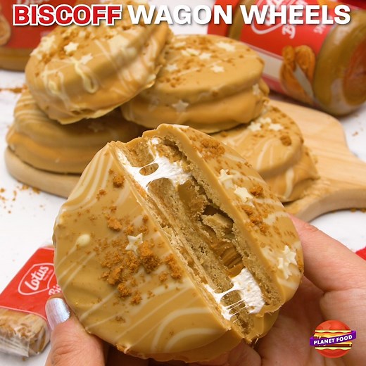BISCOFF Wagon Wheels 😍 The classic choccy biscuit gets a major upgrade with Lotus Biscoff ! Get the recipe here 👉 http://bit.ly/BiscoffWagonWheels | Planet Food