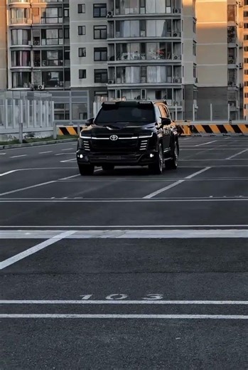 MODIFIED TOYOTA LAND CRUSIER