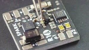 世界最小的火箭飞控计算机World's Smallest Rocket Flight Computer