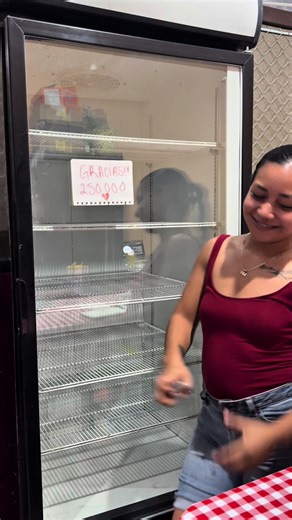 Hoy por fin pude adquirir mi primer refri comercial😭 hoy llegamos a los 250k en fb❤️ . . . . . #postrescaseros #emprendimiento #rutina #momlife #fypシ゚