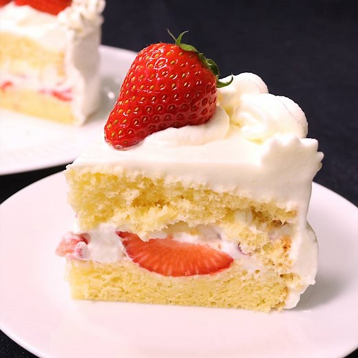 誕生日ケーキに！いちごのデコレーションケーキ 作り方・レシピ | クラシル