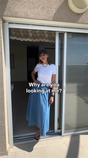 This bright 260 sqm penthouse offers stunning open sea views from wide balconies. The apartment includes five spacious bedrooms, a large master suite with en-suite and mamad, three full bathrooms, a guest toilet, family room, and separate laundry area. Additional features: three air exposures, underfloor heating, central A/C, private parking, and elevator access. This is an unique opportunity to own a beautiful sea-view penthouse in Zichron Yaakov. Agent: @myisraelrealestate, license # 315590 Ca