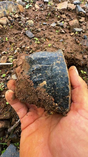 Discover the Beauty of Black Onyx: A Stunning Gemstone