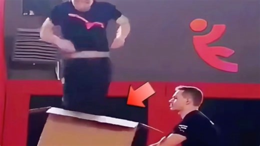 街头人体消失魔术，今天终于破解！