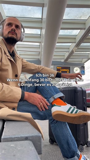 Patrick Duckhorn on Instagram: "1. Wisse, warum du tust, was du tust Viele rennen einfach weiter, ohne mal kurz stehenzubleiben und zu checken, ob die Richtung noch stimmt. Je länger du im falschen Zug sitzt, desto teurer wird die Rückfahrt. 2. Priorisiere echte Erholung – nicht Betäubung Viele betrachten Alkohol, Social Media oder endloses Serien-gucken als „Auszeit“. Das ist keine Erholung. Das ist Flucht. Erholung bedeutet: atmen, runterkommen, ausreichend Schlaf, bewusst leben. Je früher du 