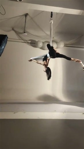 Yoga Behind the Scenes: Capture the Magic with Pro Photographer Teacher Gou