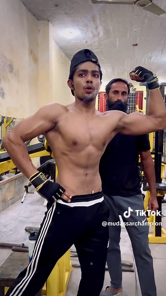 Physique Pose Tips for Gym Lovers