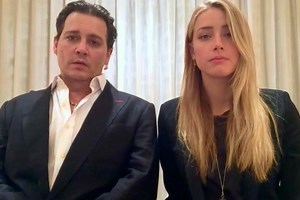 Johnny Depp, Amber Heard’s totally uncomfortable public apology