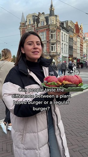 Can you taste the difference between a plant based burger and a regular burger? #vjfb #veganfood