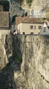 Découvrez la bande-annonce du film LES ENFANTS DE LA RÉSISTANCE, la nouvelle aventure familiale de Christophe Barratier, avec Lucas Hector, Nina Filbrandt, Octave Gerbi, Artus, Gérard Jugnot, Pierre Deladonchamps, Leslie Medina, Julien Pestel, Julien Arruti et Vanessa Guide, d’après la bande dessinée Les enfants de la résistance de Vincent Dugomier et Benoît Ers, publiée par Le Lombard. Le 11 février 2026 au cinéma ! | Distri7