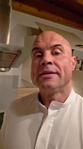 …⬇️ 🚀 Dein Gamechanger für schnelle, proteinreiche Mahlzeiten! 🚀 Als Bodyformer weiß ich: Zeit ist kostbar, aber deine Ernährung darf nicht darunter leiden. In diesem Video zeige ich dir, wie du mit wenigen Handgriffen eine Power-Mahlzeit zauberst, die dich optimal versorgt und lange satt hält. Es ist perfekt für deinen Muskelaufbau und Fettabbau! Das steckt drin: ✅ X-Protein: Deine Basis für maximalen Muskelerhalt und -aufbau. ✅ Kasein: Sorgt für langanhaltende Sättigung und hilft dir, Heißhu