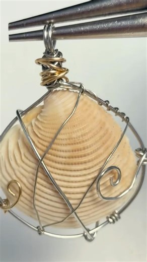 Wire wrapped shell pendant 🐚🐚🐚 #gemstonejewelry #handmadejewelry #wireworks #jewelry