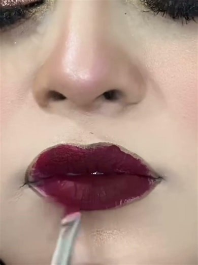 The Perfect lipstick aplication #makeup #shortsviral #trendingmaroonlipstics