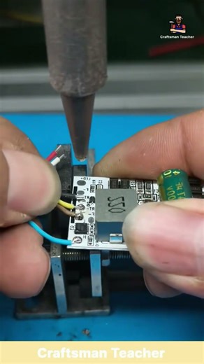 Precision Soldering Connecting Circuits with Steady Hands #shorts