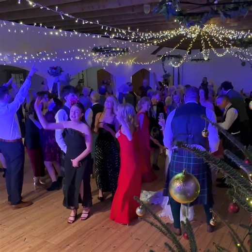 We were joined by the amazing Bride last night to sing a classic! What a voice! #thebigpapas #weddingband #functionband | The Big Papas