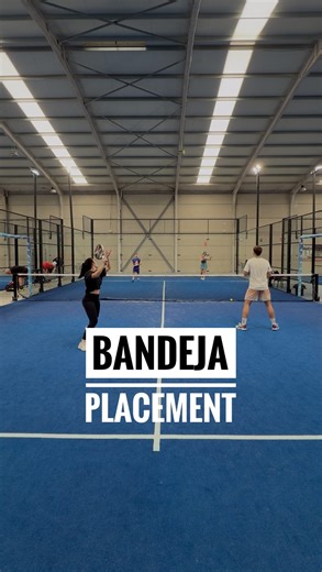 André Lérias | Padel Coach on Instagram: "BANDEJA PLACEMENT❗️ • A common mistake when playing BANDEJA is playing SHORT. ⬇️ It’s not about hitting harder, it’s about hitting smarter. Short bandeja invites the opponent to come to the net. Deep bandeja keeps your opponent where you want them: defending. Placement > power. Control depth, control the point."