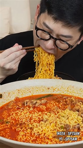 SP7SAM on Instagram: "🔥 ASMR MUKBANG | SPICY BEEF NOODLES & KIMCHI EATING SHOW 🔥 Get ready for INTENSE SPICY BEEF NOODLES, juicy bites, loud slurping sounds, and crunchy FERMENTED KIMCHI ASMR 🤤🌶️ This NO TALKING ASMR MUKBANG is packed with SATISFYING EATING SOUNDS, messy bites, and real food enjoyment 🍜🥬 Perfect for ASMR LOVERS, MUKBANG FANS, SPICY FOOD ADDICTS, and anyone who loves ODDLY SATISFYING REELS 🎧🔥 Watch till the end for PURE FOOD ASMR, DEEP SLURPS, and MAXIMUM CRUNCH 💥 If you